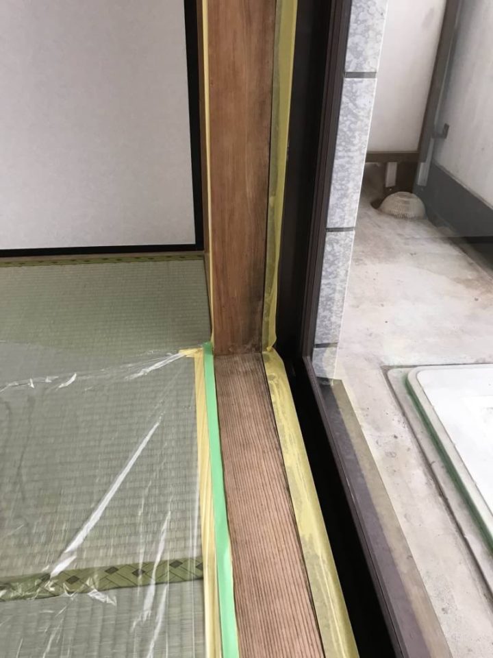 施工前の窓枠（木製）1